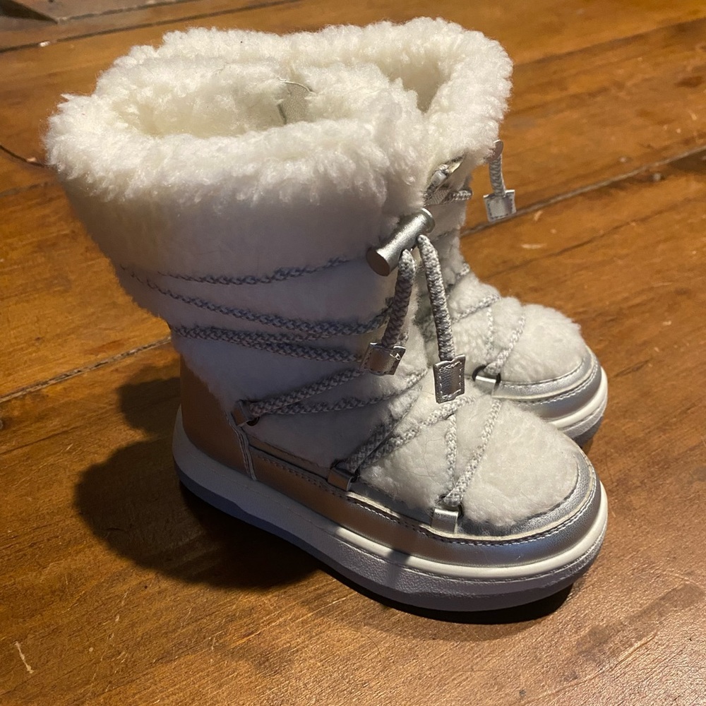 Wonder Nation toddler size 8 winter boots
